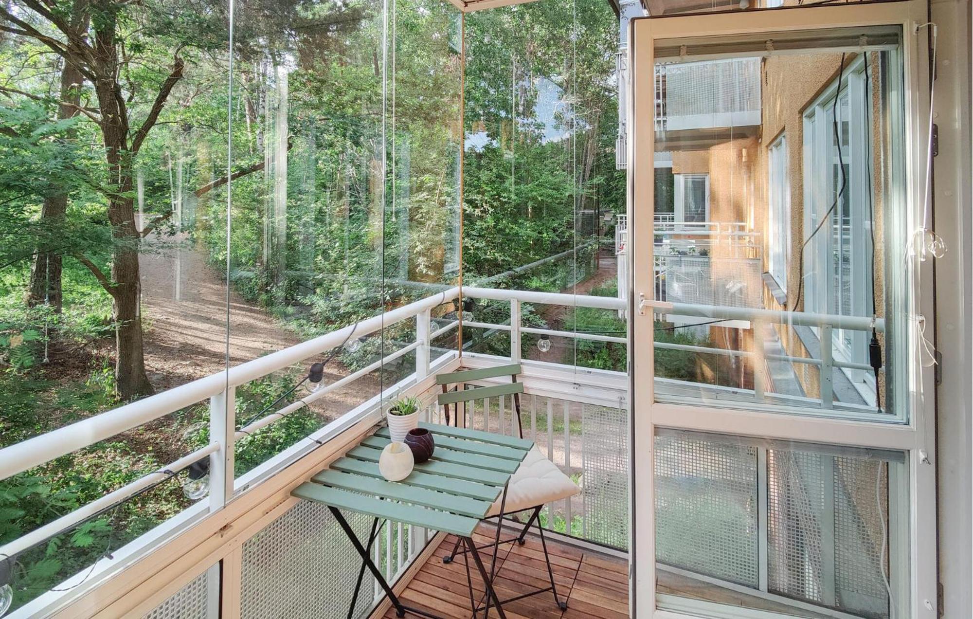 2 Bedroom Nice Apartment In Johanneshov Estocolmo Exterior foto